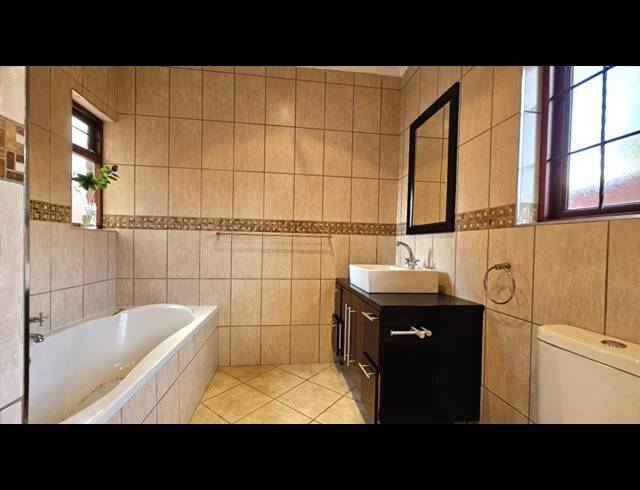 2 BEDROOM HOUSE RENTED IN MORELETA PARK